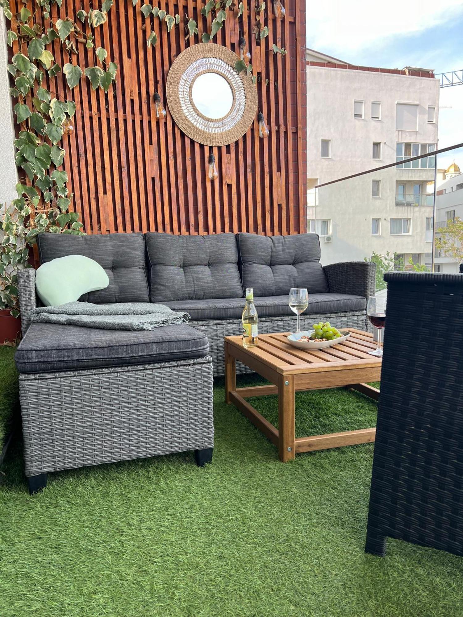 Cathedral Uptown-urban Comfort With Balcony Apartamento